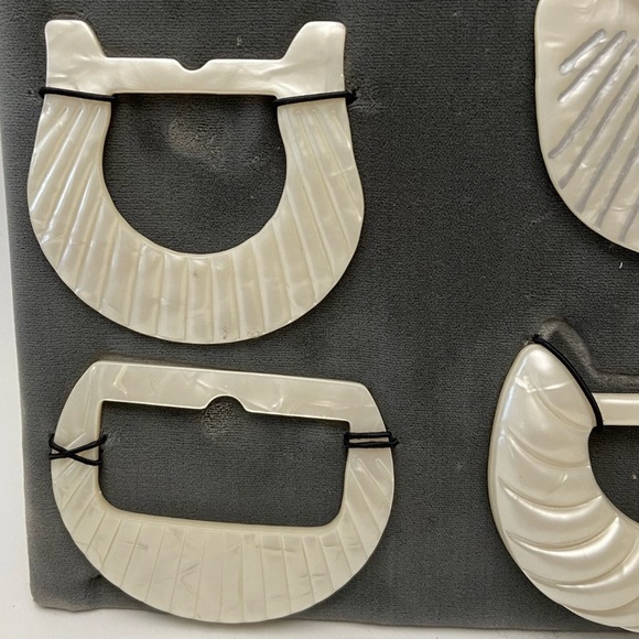 Vintage Set of 8 Opalescent Pearlized Acrylic Shell Lucite Belt Buckle Samples main image 5